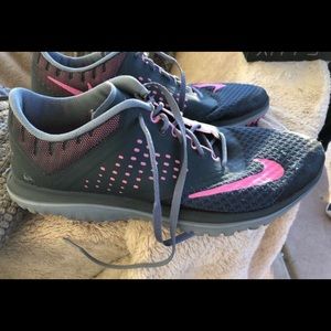 Women’s nikes size 12 shoes